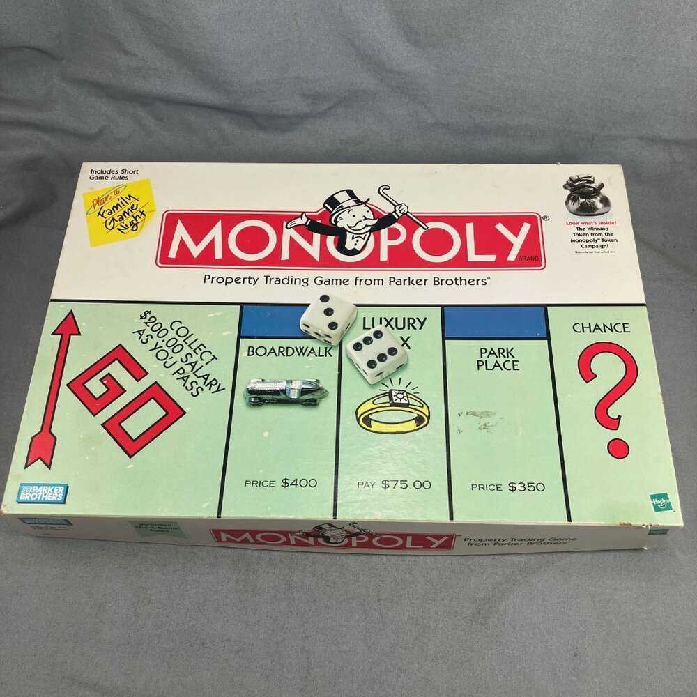 Monopoly 1999 Classic Edition( Complete) with special Money Token FAST SHIPPING